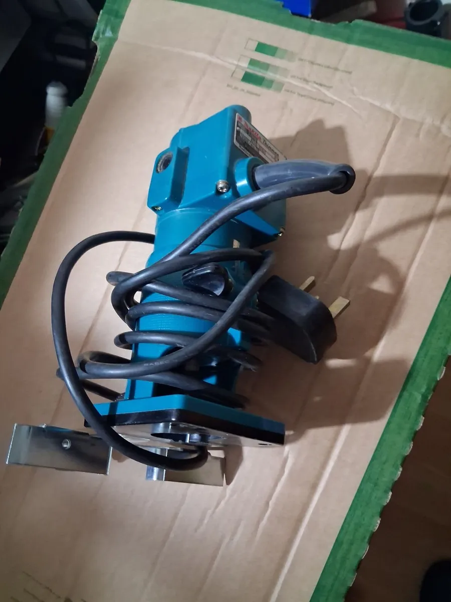 Makita Router 240 volt. - Image 2