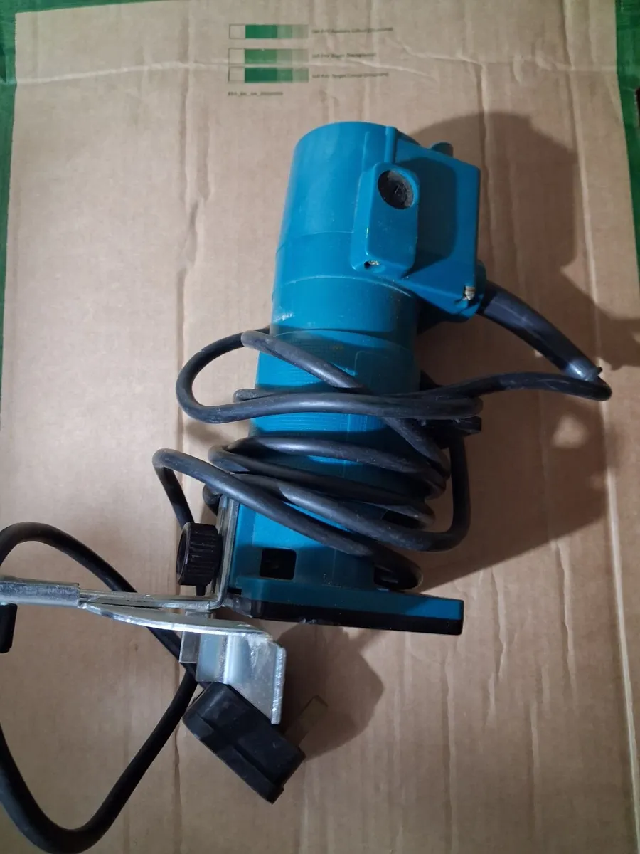 Makita Router 240 volt. - Image 3