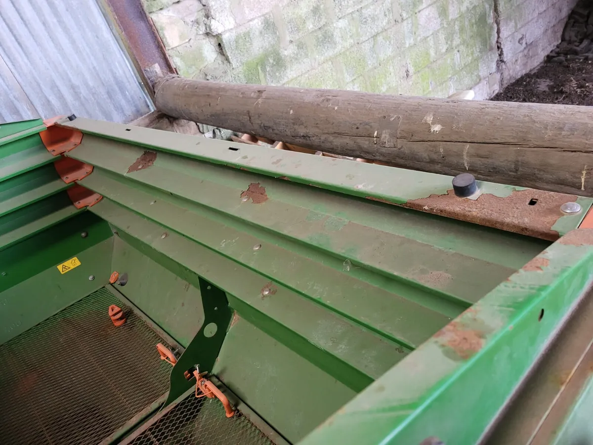 2015 ZAM Profis Spreader with Weigh Cells - Image 4