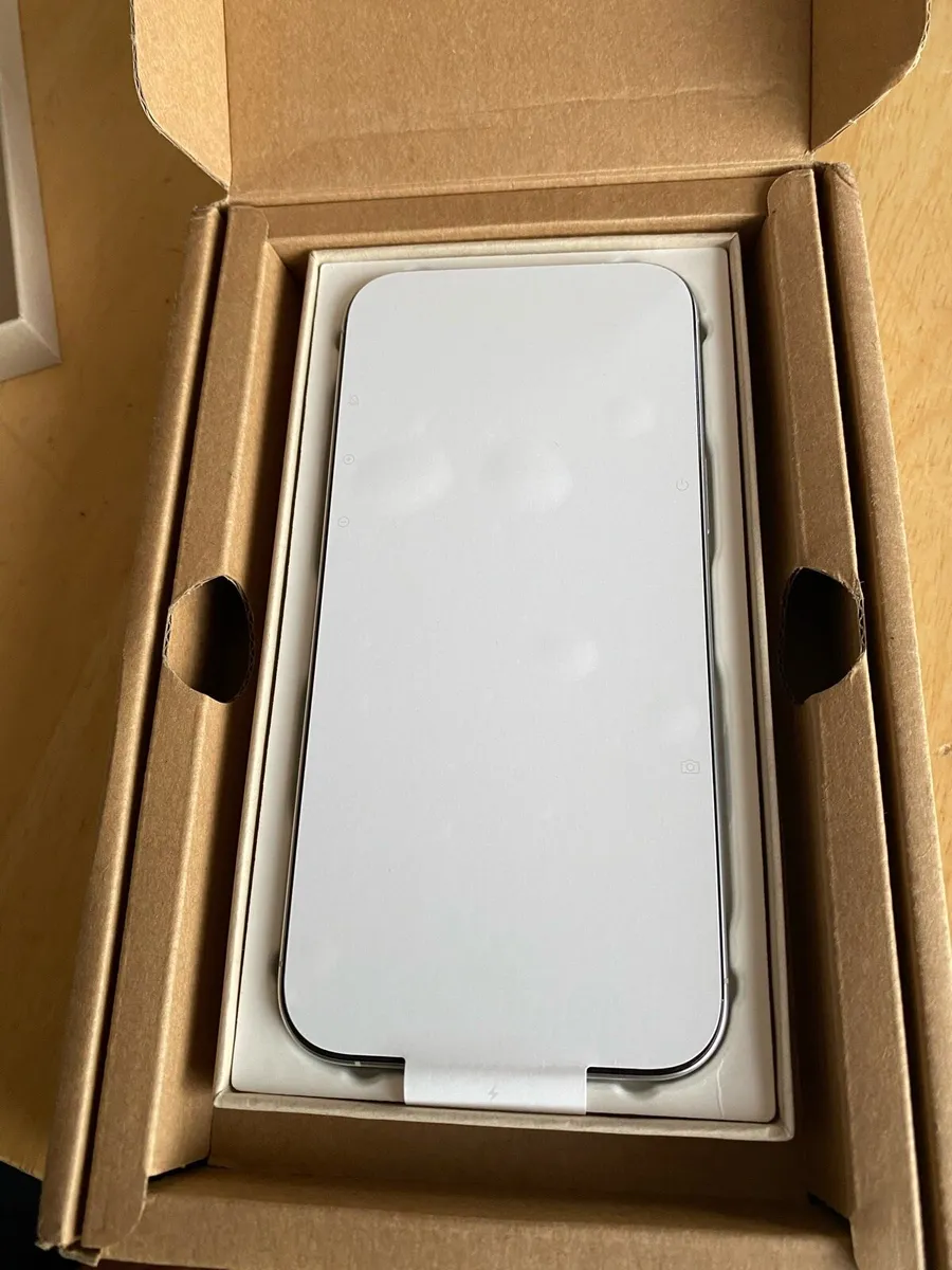 iPhone 16 pro Max - Image 1