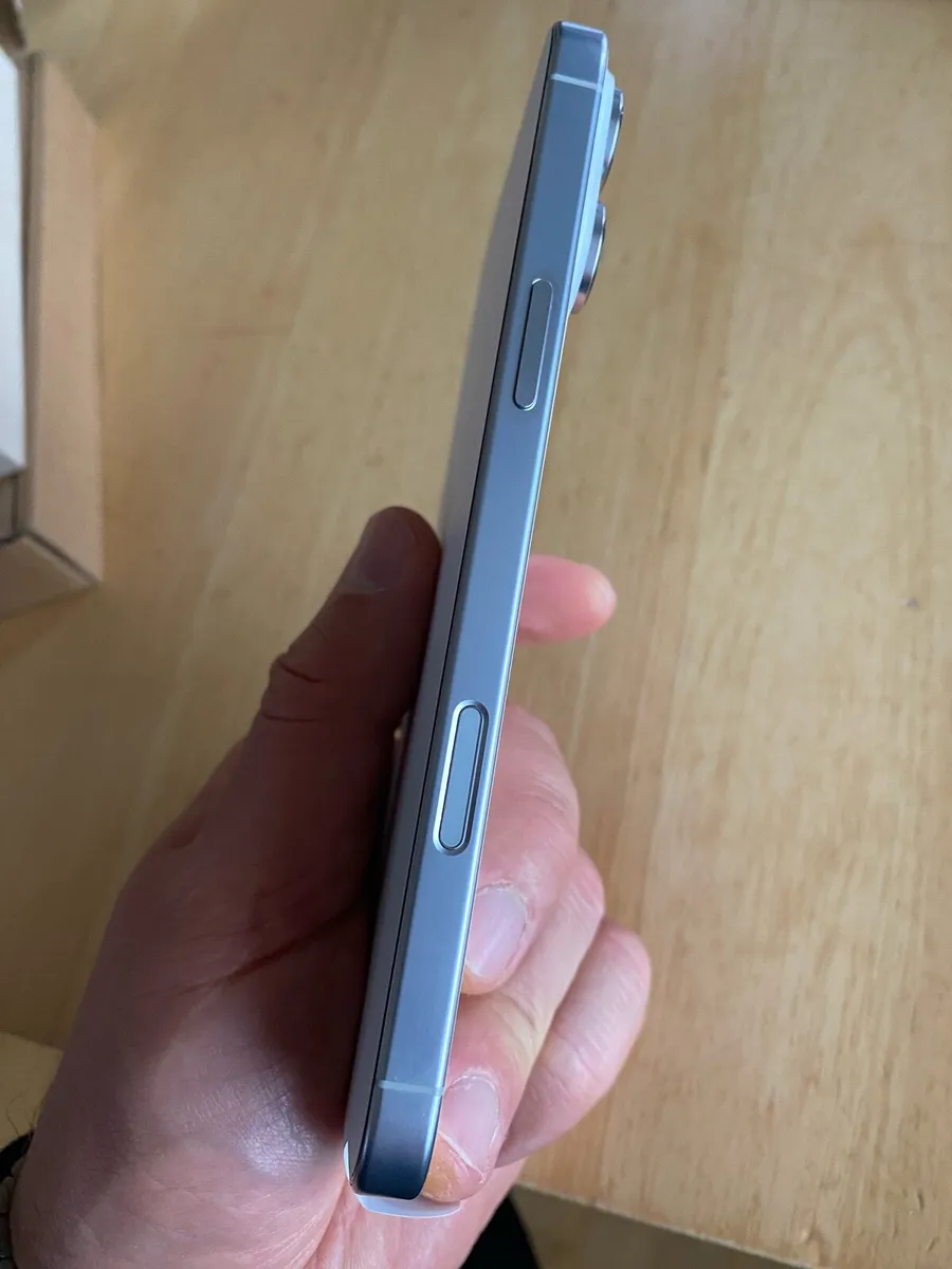 iPhone 16 pro Max - Image 4