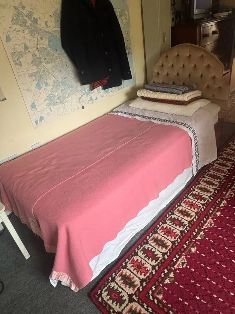 Wooden single bed with drawers - Image 1