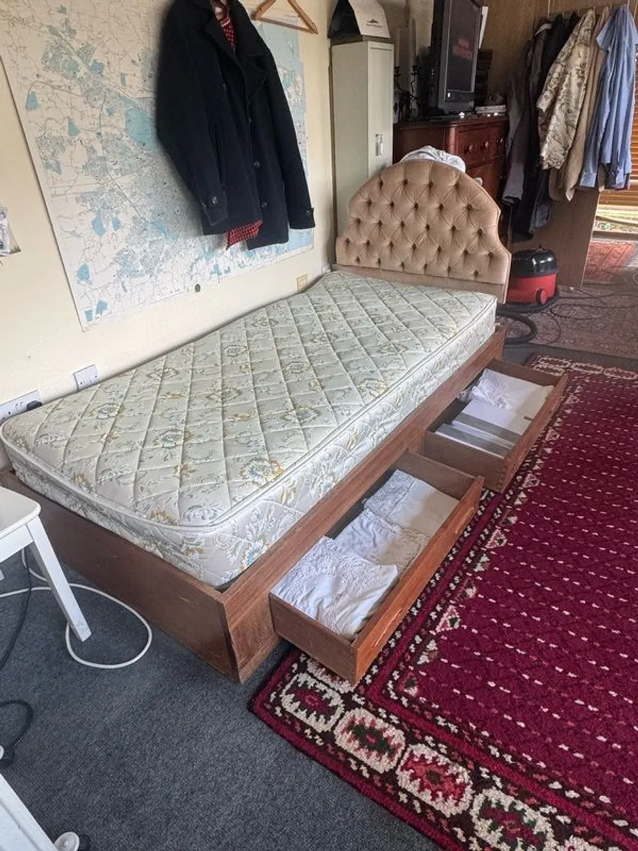 Wooden single bed with drawers - Image 3