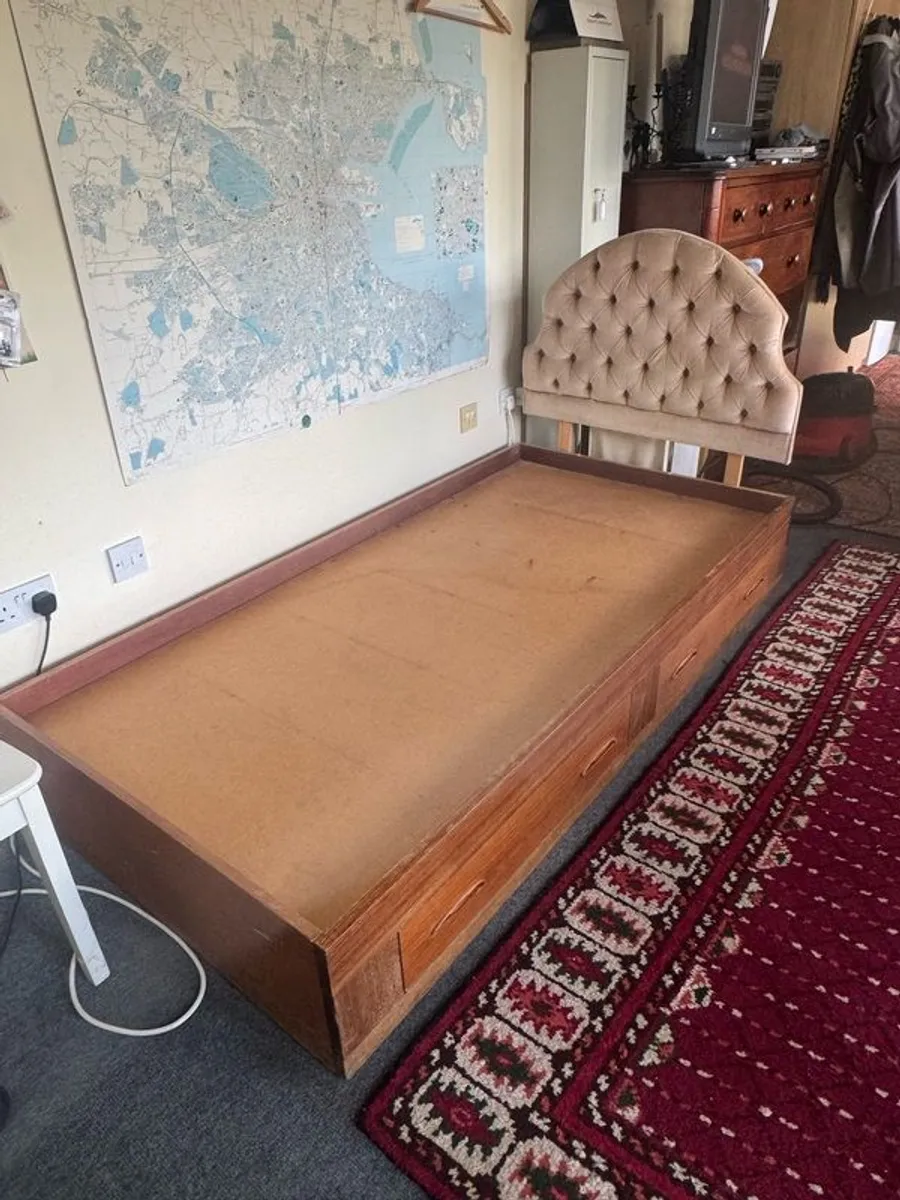 Wooden single bed with drawers - Image 4