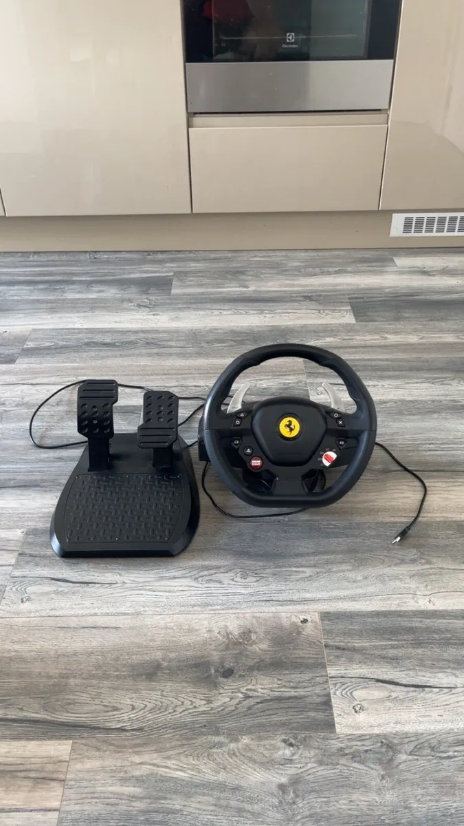 Thrust master gaming wheel - Image 1