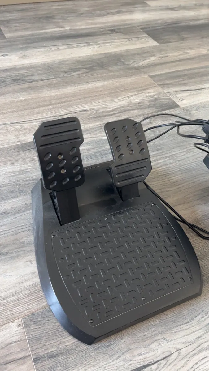 Thrust master gaming wheel - Image 2