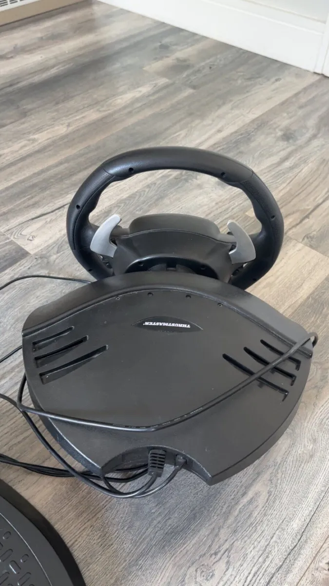 Thrust master gaming wheel - Image 3