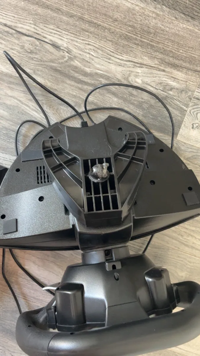 Thrust master gaming wheel - Image 4