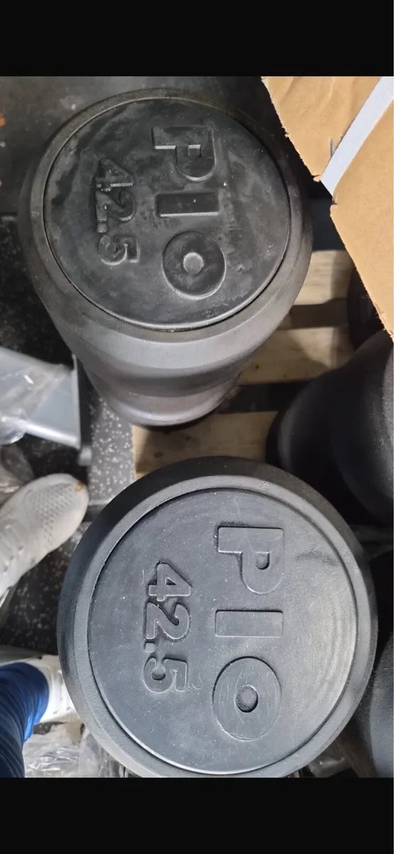 PAIR OF 42.5 KG DUMBBELLS