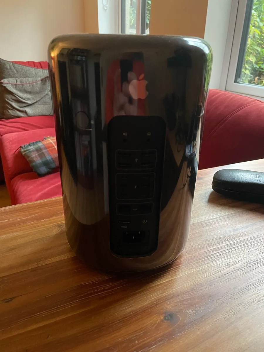 Mac Pro 6,1 - Image 1