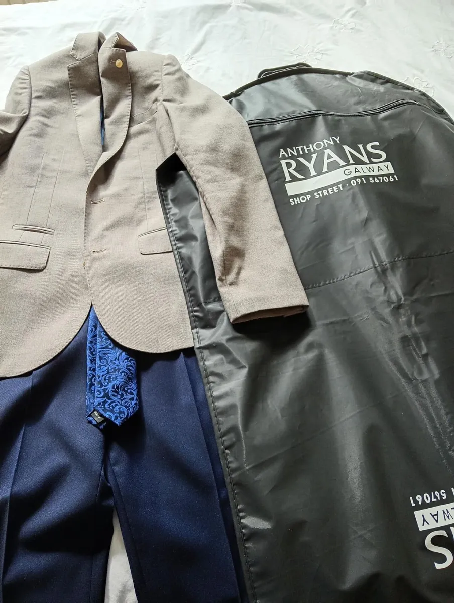 Mens suit - Image 3