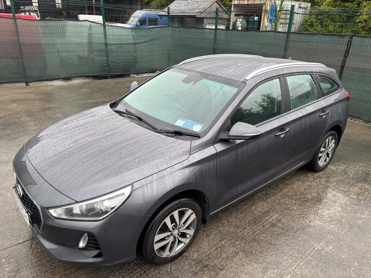 181 Hyundai i30 Very Light Damage - Image 1