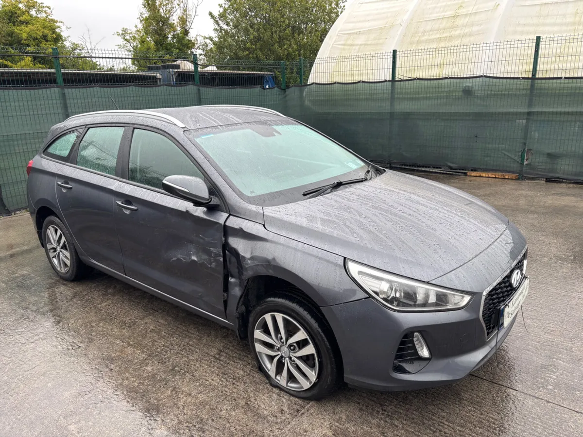181 Hyundai i30 Very Light Damage - Image 4