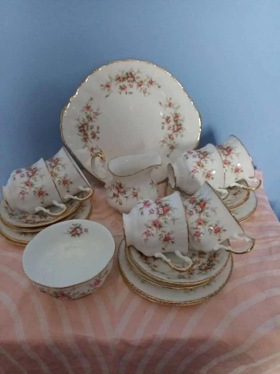 21 Pce Paragon "VICTORIANA  ROSE " Tea Set. - Image 2