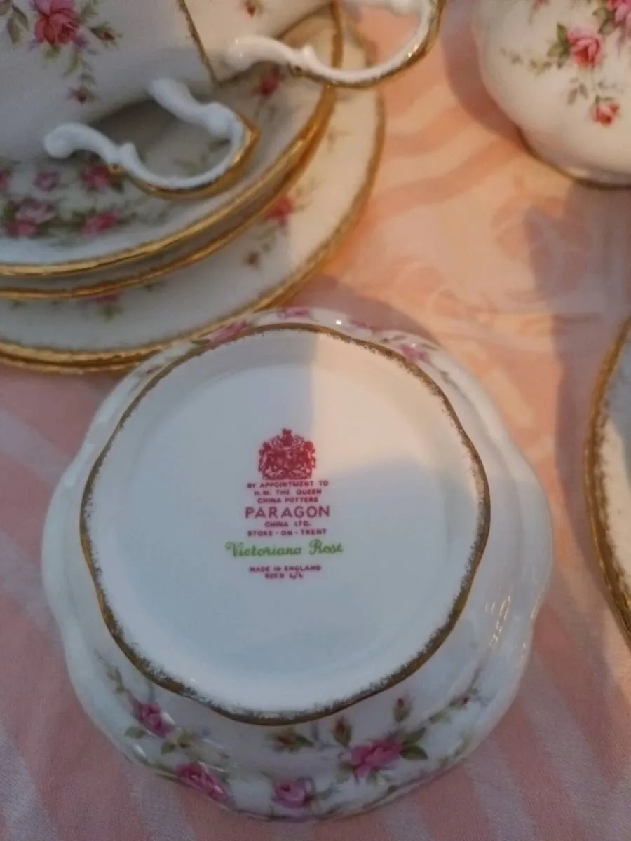 21 Pce Paragon "VICTORIANA  ROSE " Tea Set. - Image 4