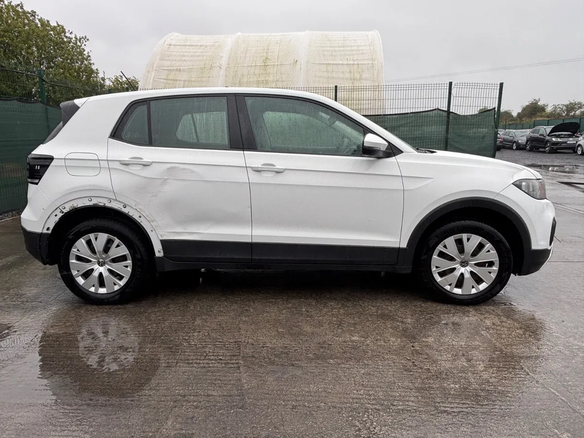 211 VW T-Cross  Light panel damage - Image 4