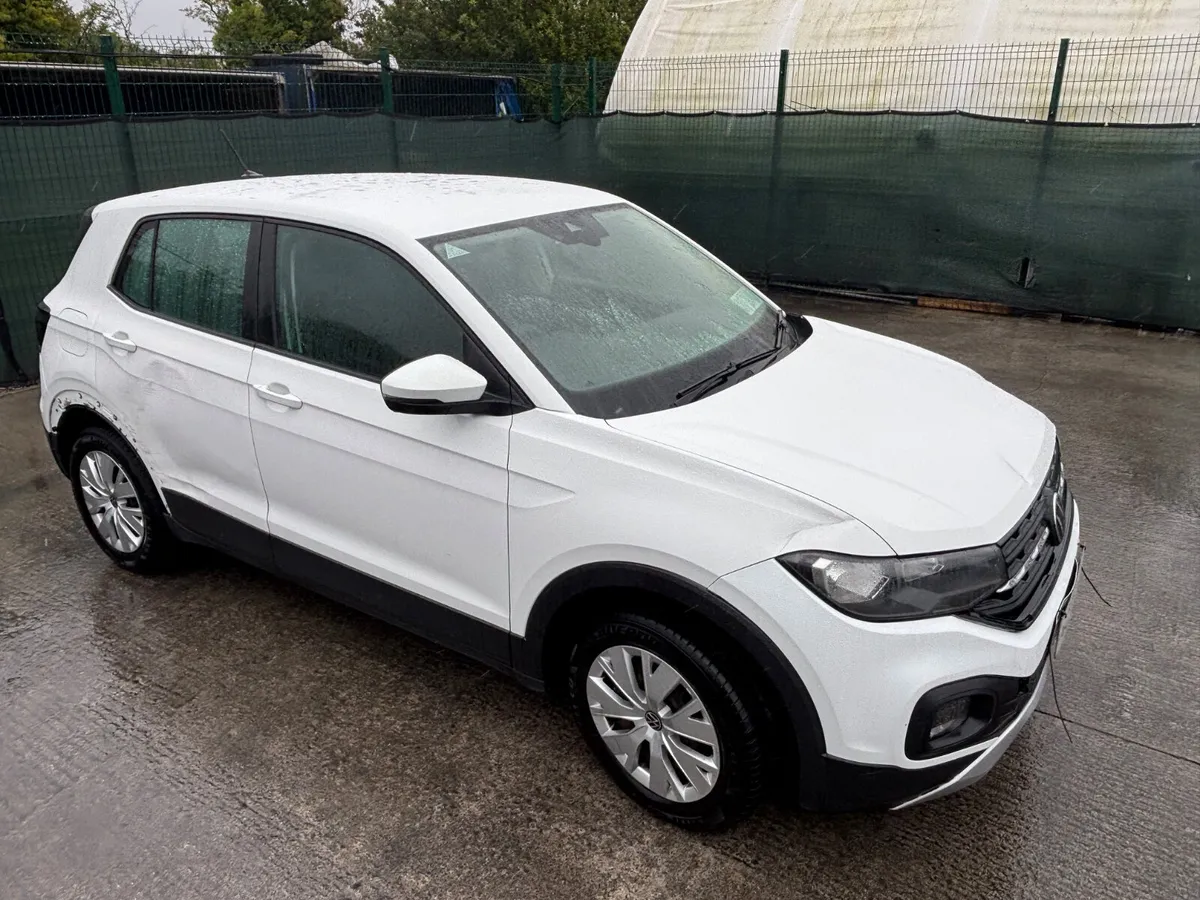 211 VW T-Cross  Light panel damage - Image 1