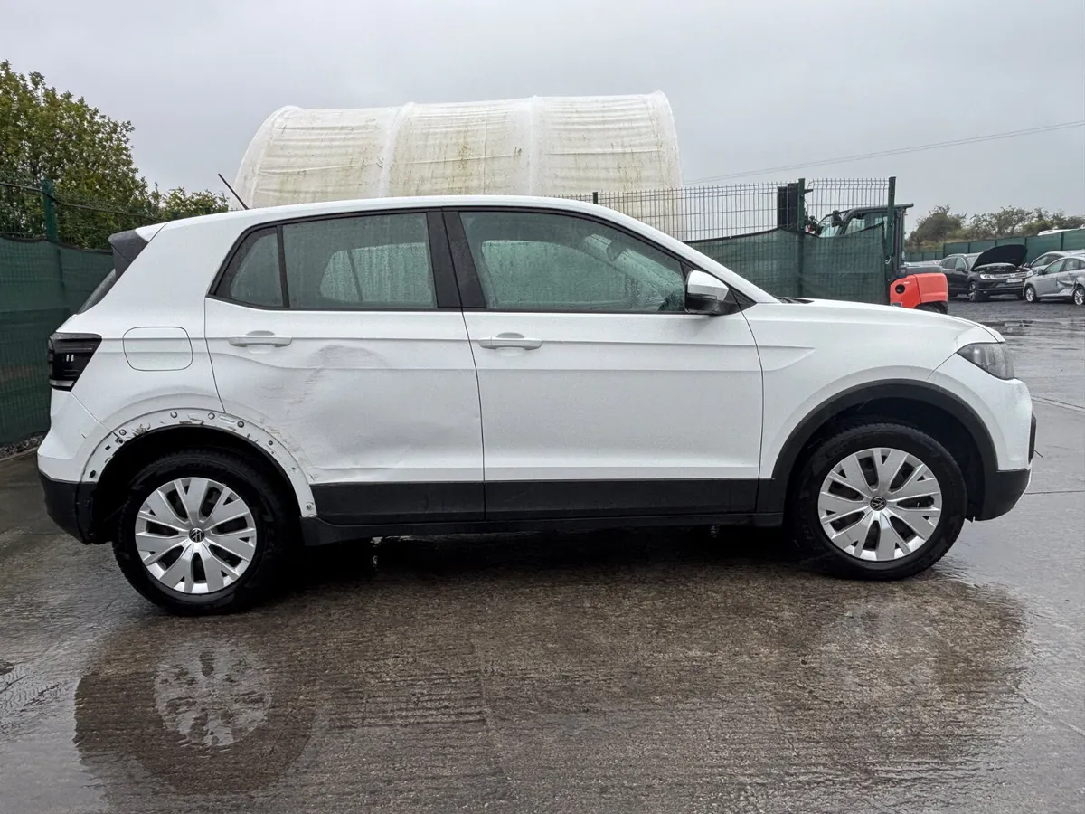 211 VW T-Cross  Light panel damage - Image 3