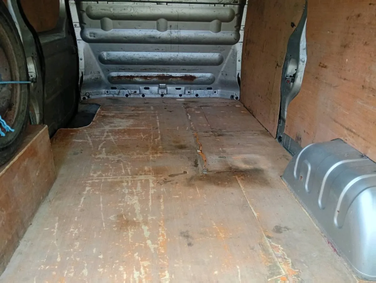 Vauxhall vívaro 141 taxed and tested - Image 4