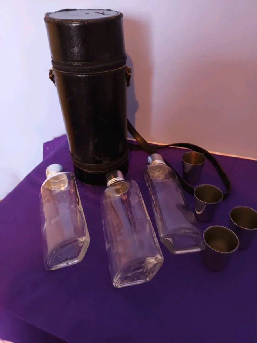 Vintage Travel Bar/Liqueur  Case. - Image 4