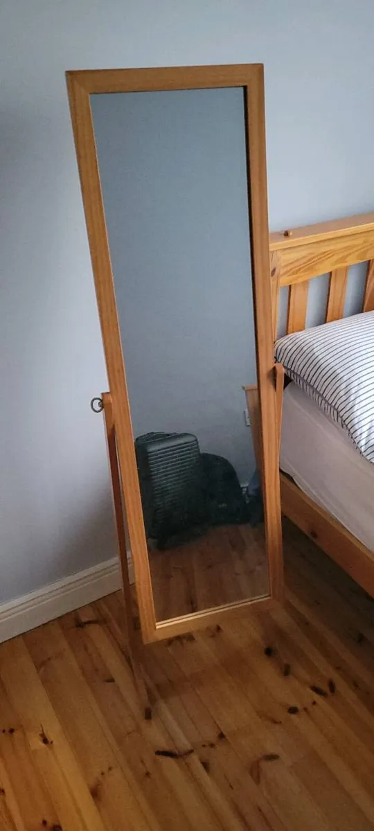 Long lenght mirror