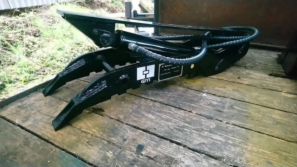 3 TON MINI DIGGER HYDRAULIC THUMB - Image 1