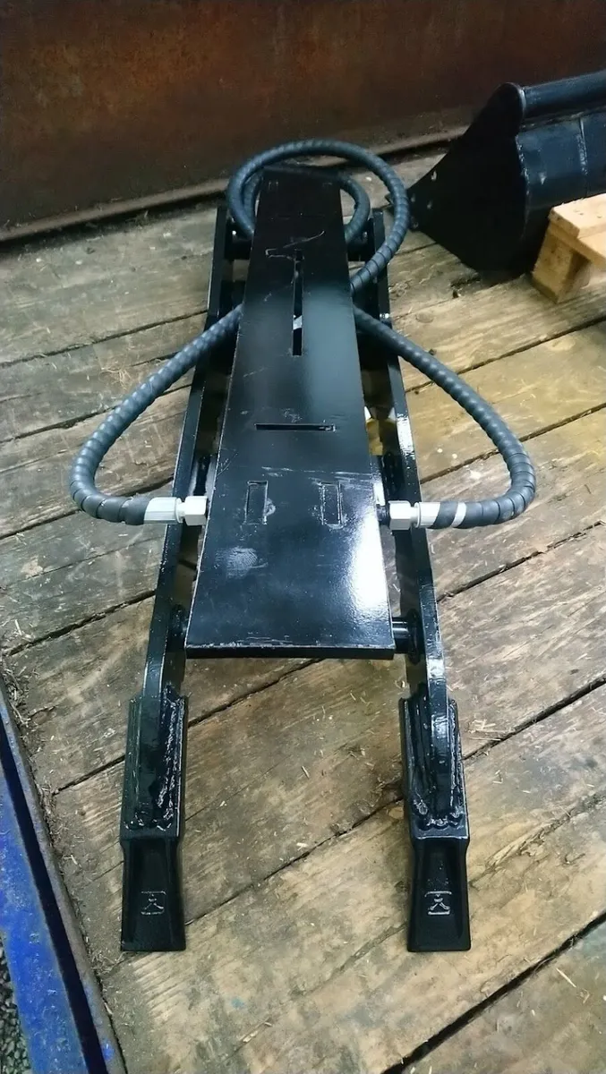 3 TON MINI DIGGER HYDRAULIC THUMB - Image 3