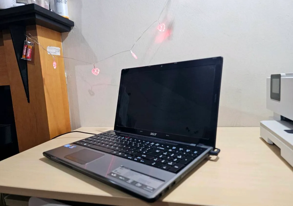 ACER ASPIRE 5820T  GRADE A CONDITION | CORE i5 | 8 - Image 1
