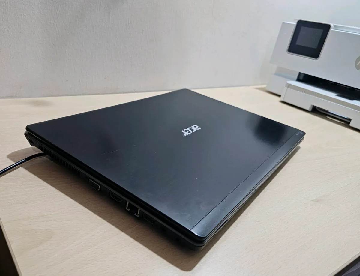 ACER ASPIRE 5820T  GRADE A CONDITION | CORE i5 | 8 - Image 4