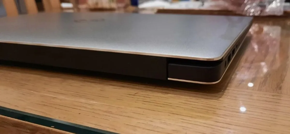Dell Precision 5520 15.6" I7 16GB 256GB SSD GAMING - Image 3