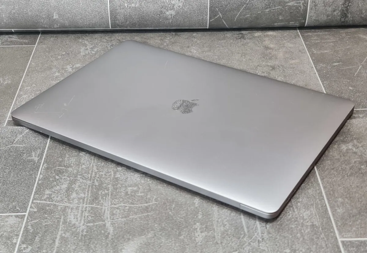 2019 Apple 15" MacBook Pro A1990 I7 16GB 512GB SSD - Image 2