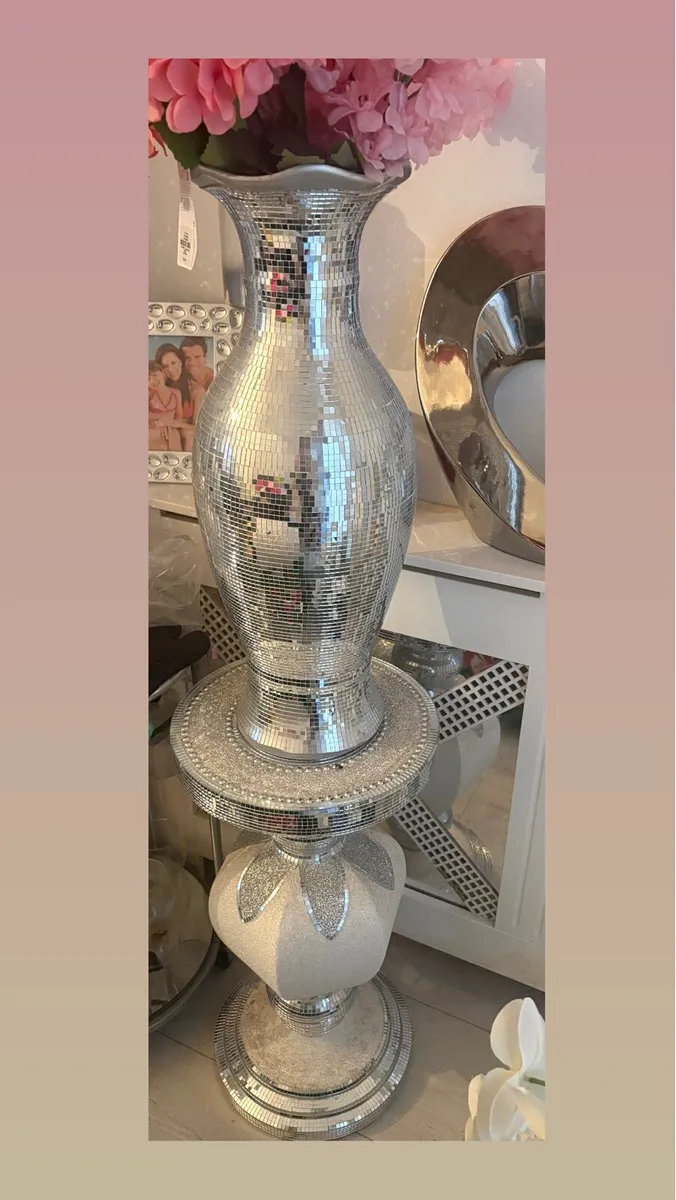 Vase and pedestal