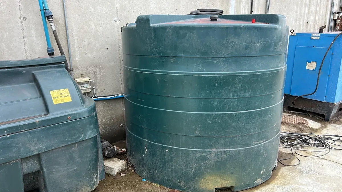 Diesel tank with pump - Image 1