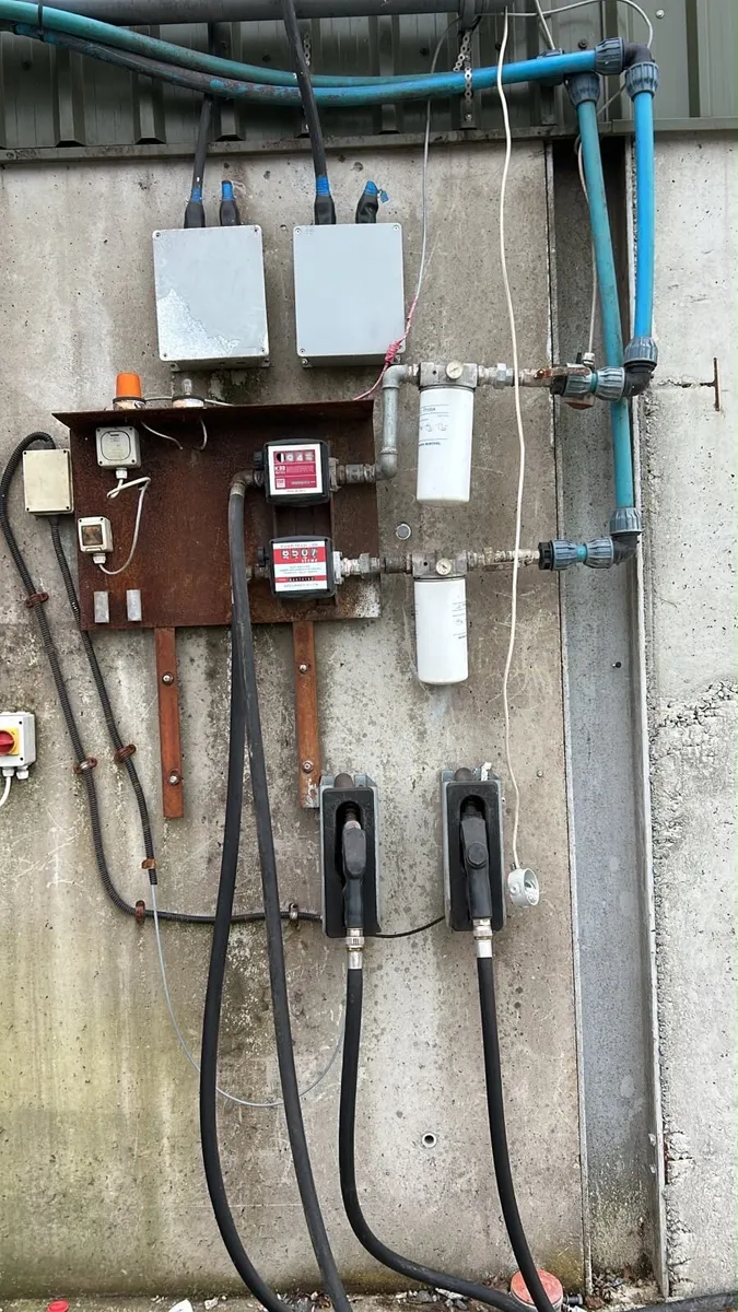 Diesel tank with pump - Image 3