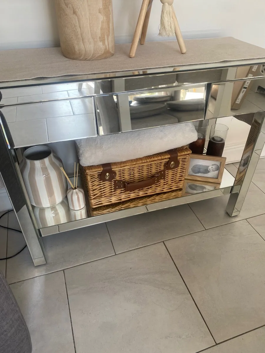 Console table - Image 1