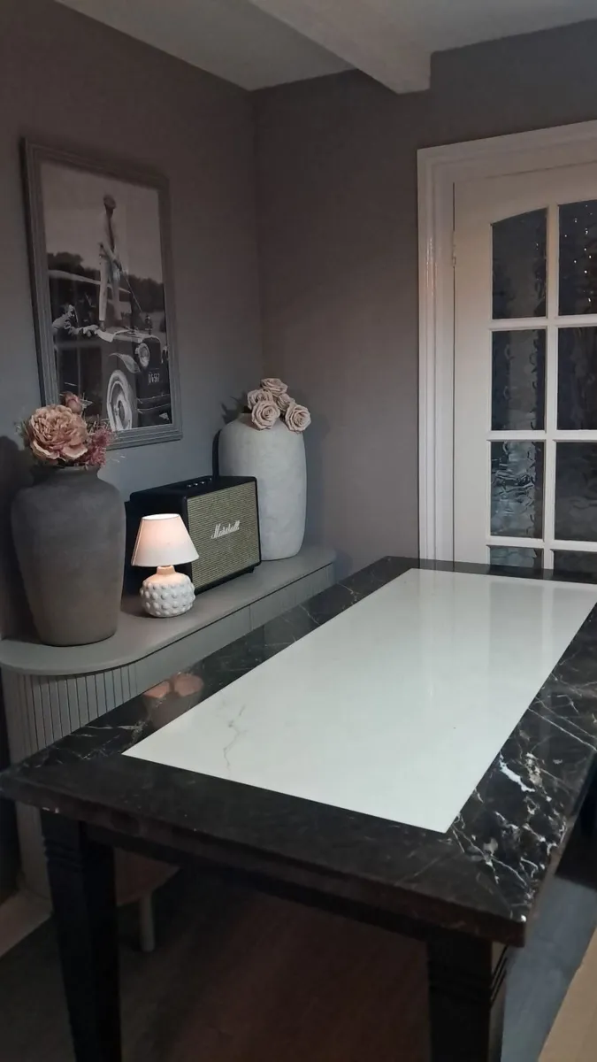 Dining table - Image 1