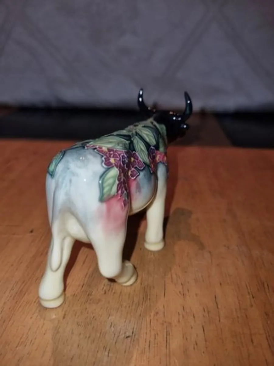 Porcelain colorful cow figurine - Image 2