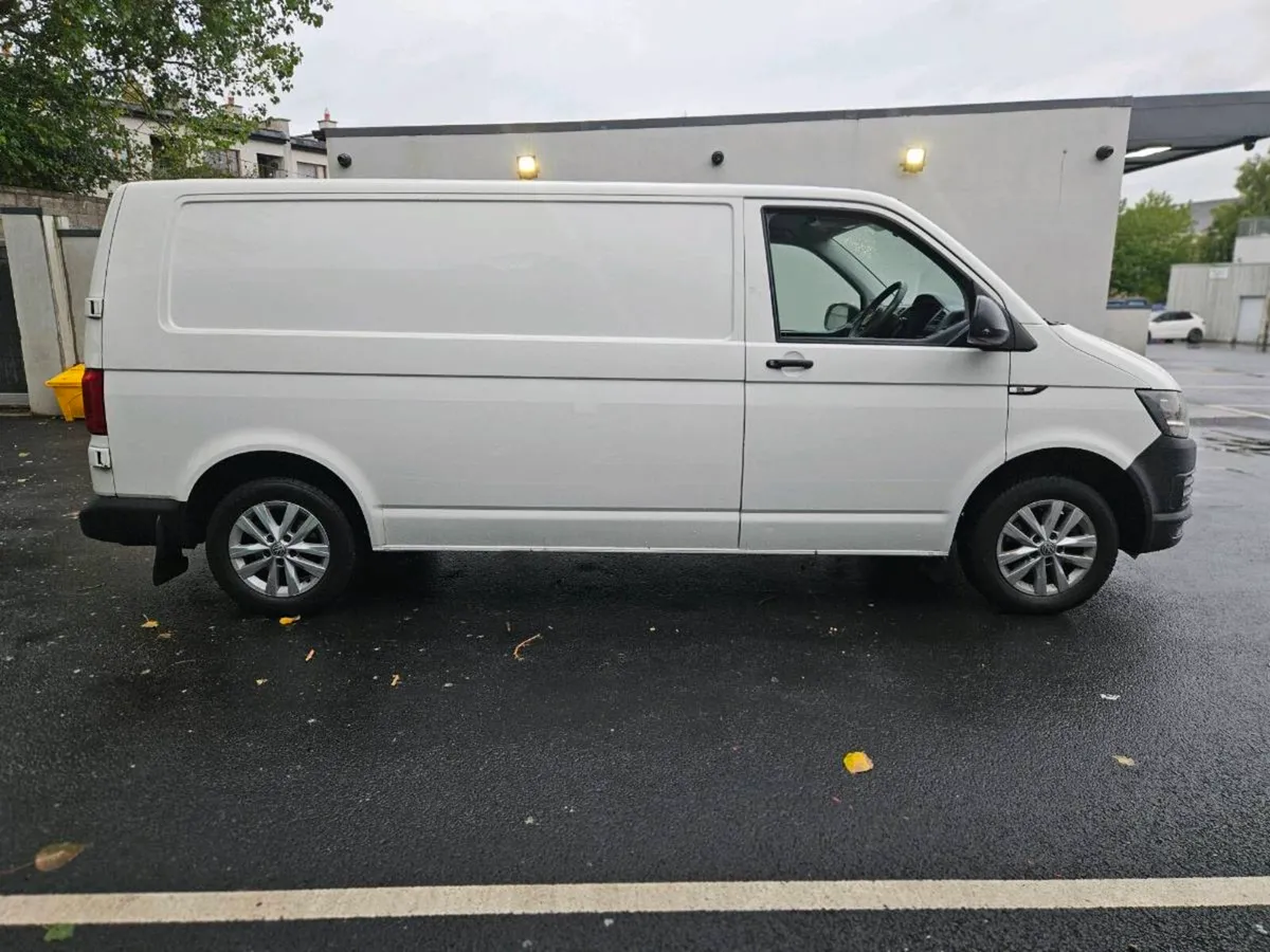 Volkswagen Transporter 2017 - Image 2
