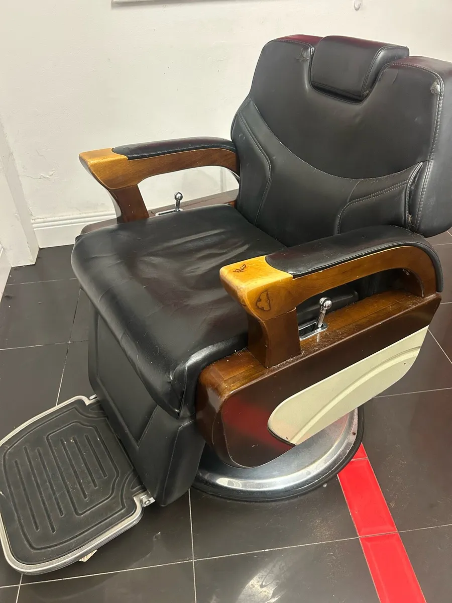 Barber chair - Image 1