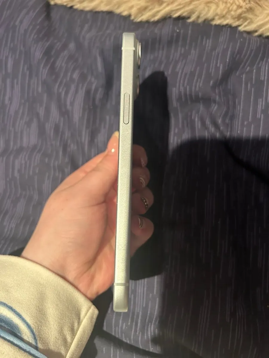 iPhone 15 plus - Image 4
