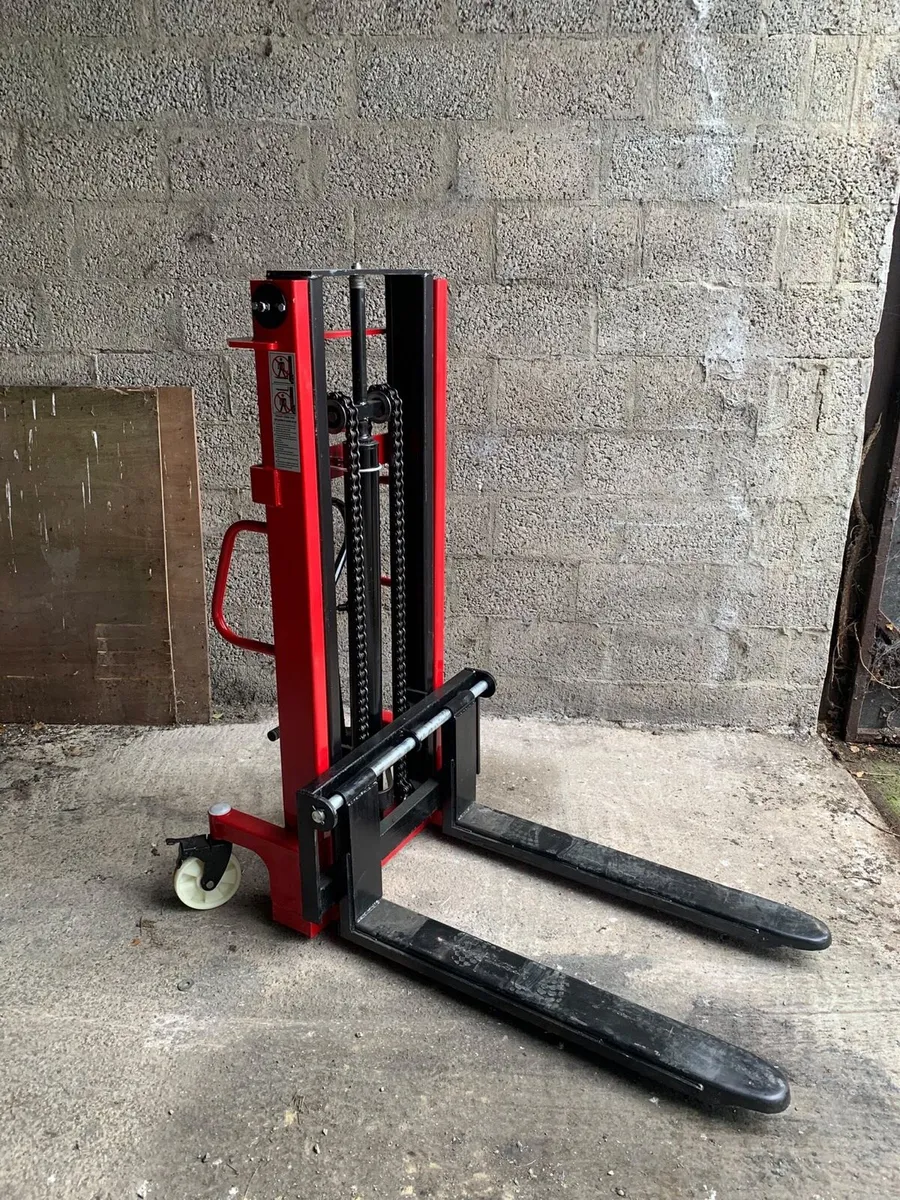 Pallet stacker - Image 2
