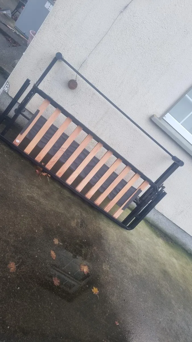 Futon base