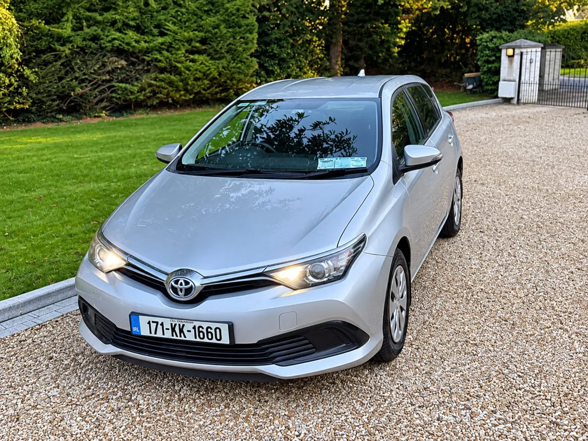 Toyota Auris  VAN  1.4 D4D   ** Very Economical ** - Image 4