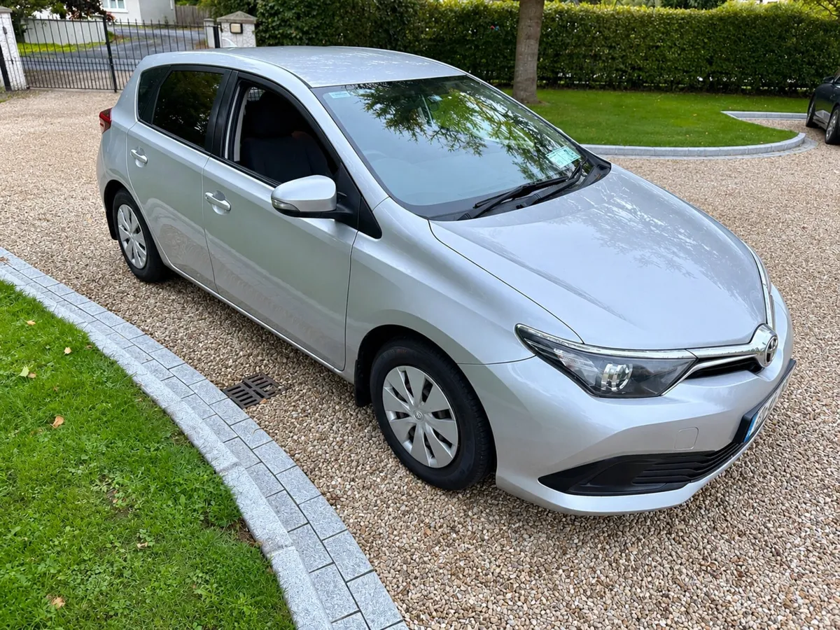 Toyota Auris  VAN  1.4 D4D   ** Very Economical ** - Image 2