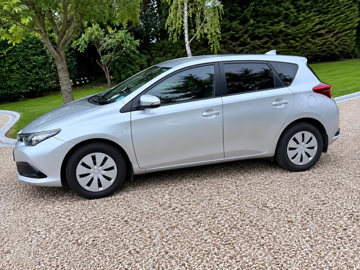 Toyota Auris  VAN  1.4 D4D   ** Very Economical ** - Image 3