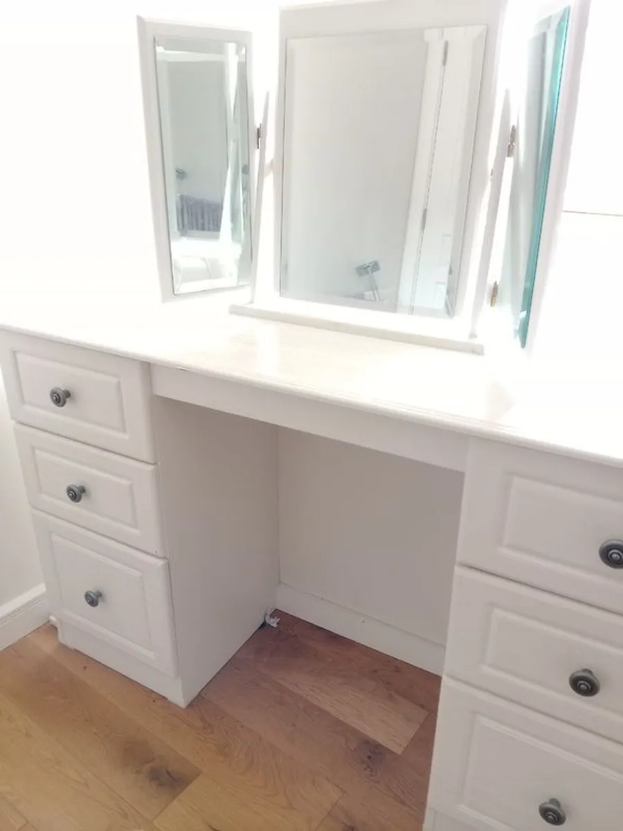 Make up desk with mirror - Image 3