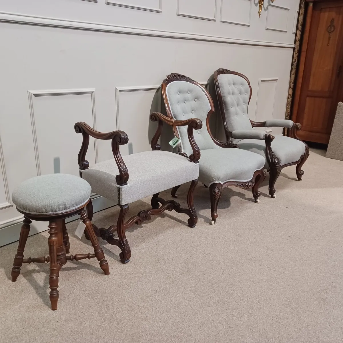 Furniture newly upholstered in light gray fabric - Image 4