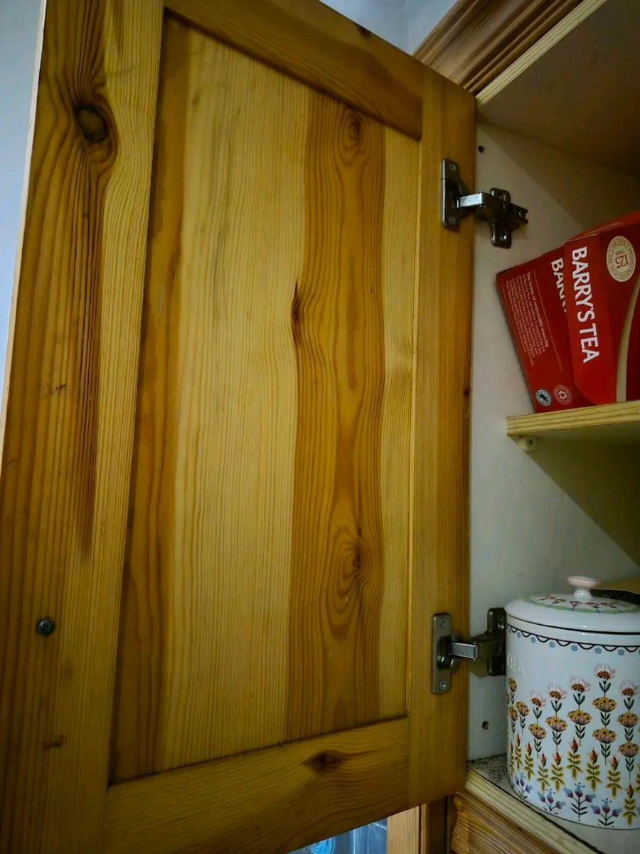 Solid timber Kitchen - Image 3