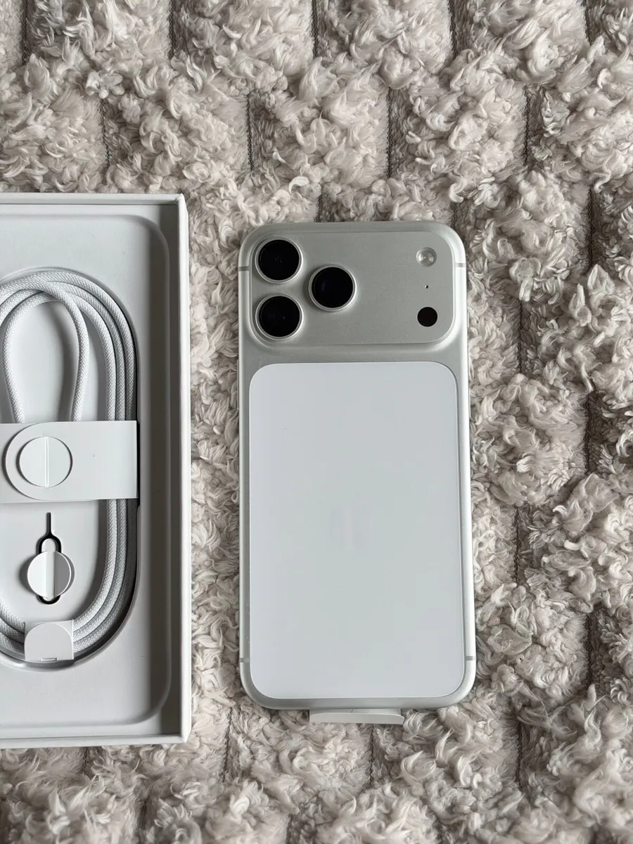 iPhone 17 Pro Max - Image 3