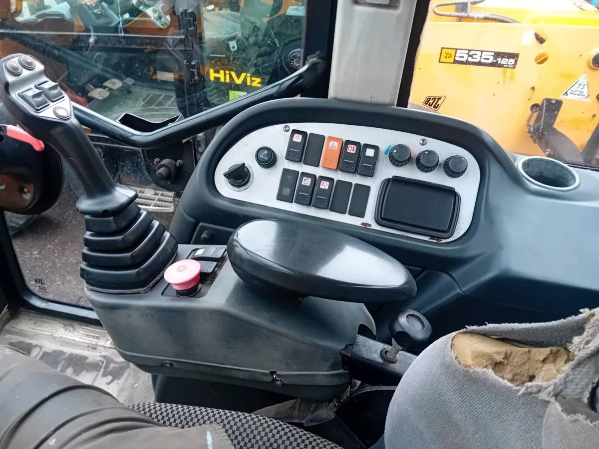 JCB 310 - Image 4